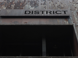 District Bar & Resto : Tempat Hangout Seru Bergaya Industrial Warehouse 