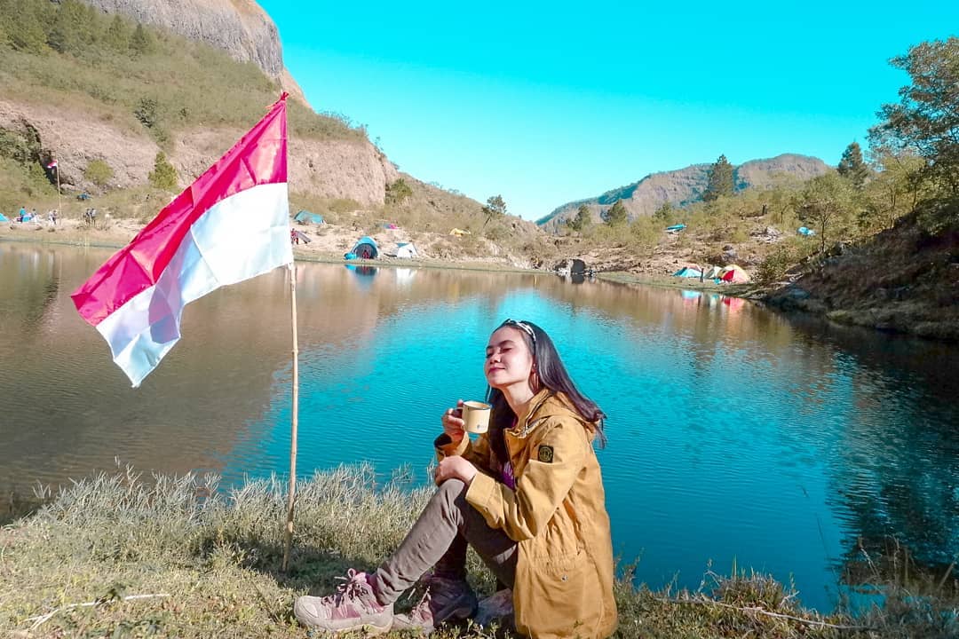 Ayi Dara, Selebgram dan Presenter Penakluk Gunung