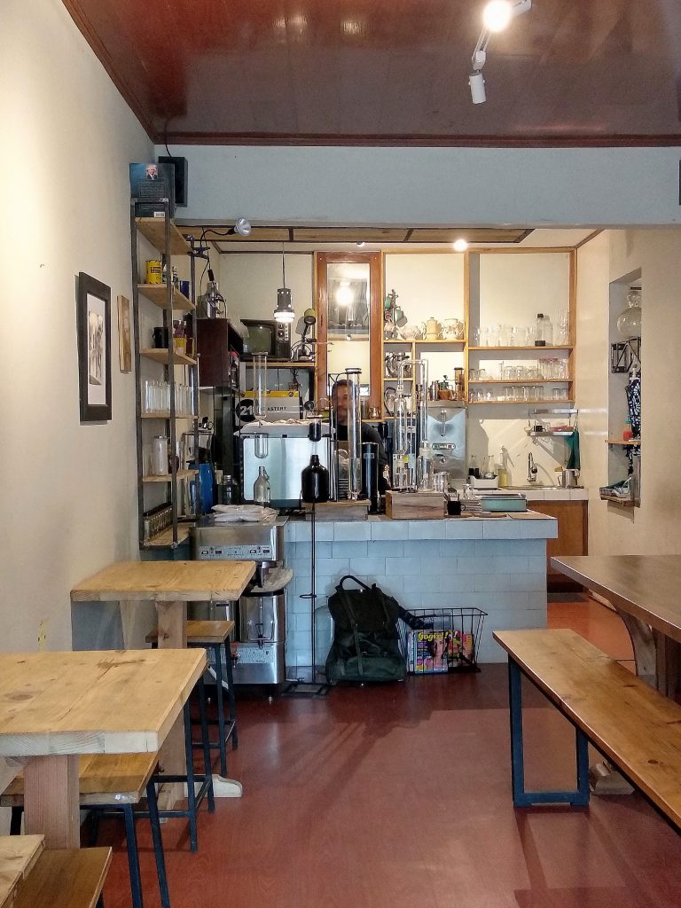 Begini Rasanya Sensasi Kopi Bening Racikan 210 Roastery