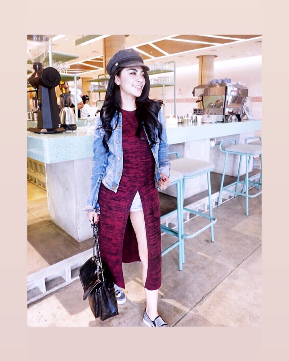 Sosok Manis DJ Nurie Sherlya