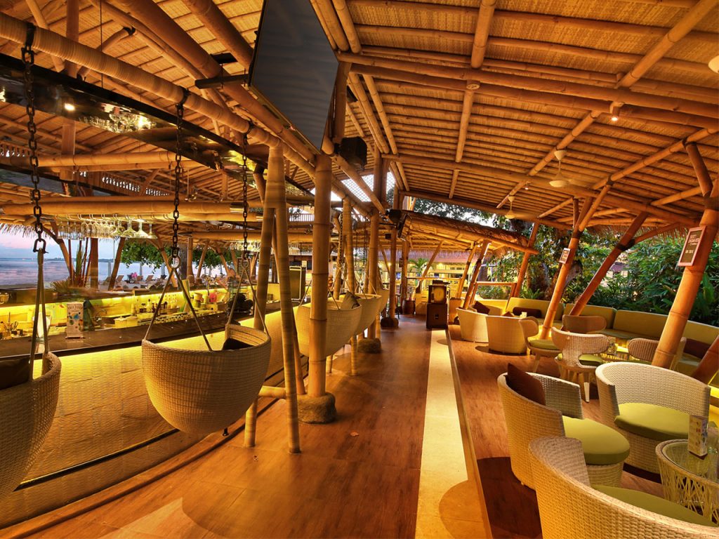 The Bamboo Bar and Lounge, Bar Unik di Pantai Sanur