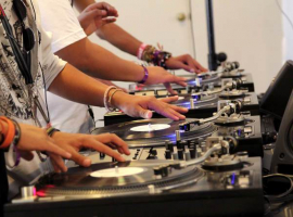 Mengintip Biaya Sekolah DJ dan Materi yang Diajarkan