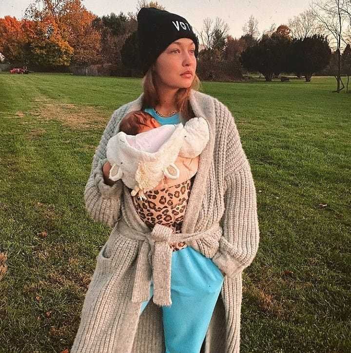 Keibuan, Ini 9 Potret Model Victoria's Secret Saat Momong Anak