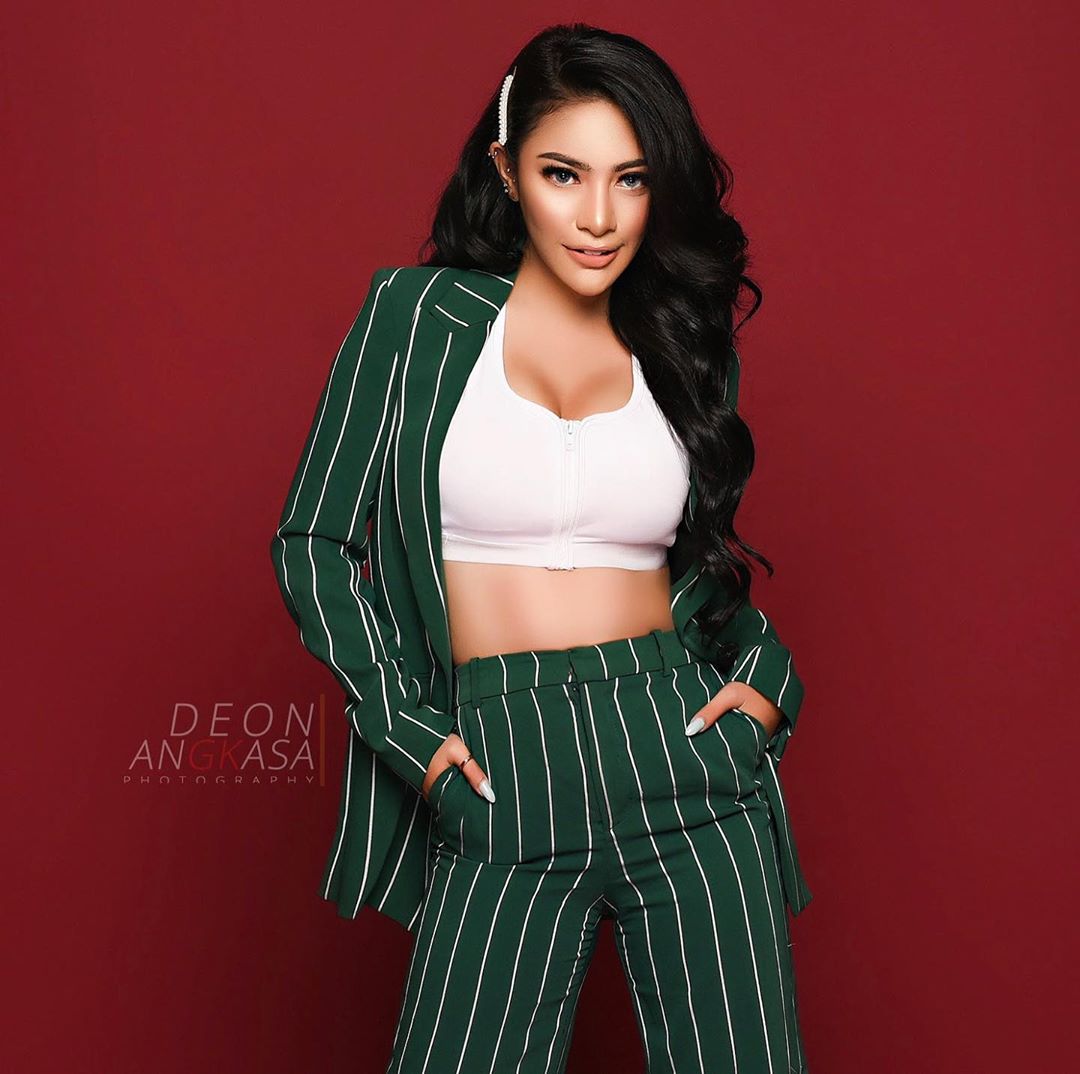 Sosok Manis DJ Nurie Sherlya