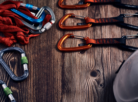 Siapkan 5 Alat Penting Ini Saat Panjat Tebing