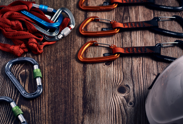 Siapkan 5 Alat Penting Ini Saat Panjat Tebing