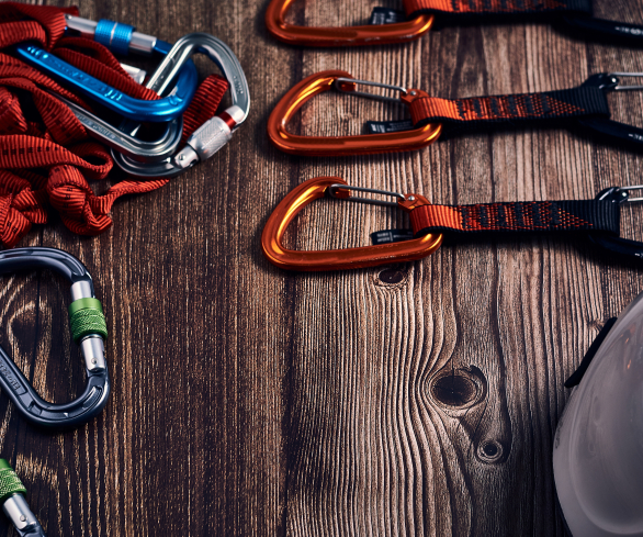 Siapkan 5 Alat Penting Ini Saat Panjat Tebing