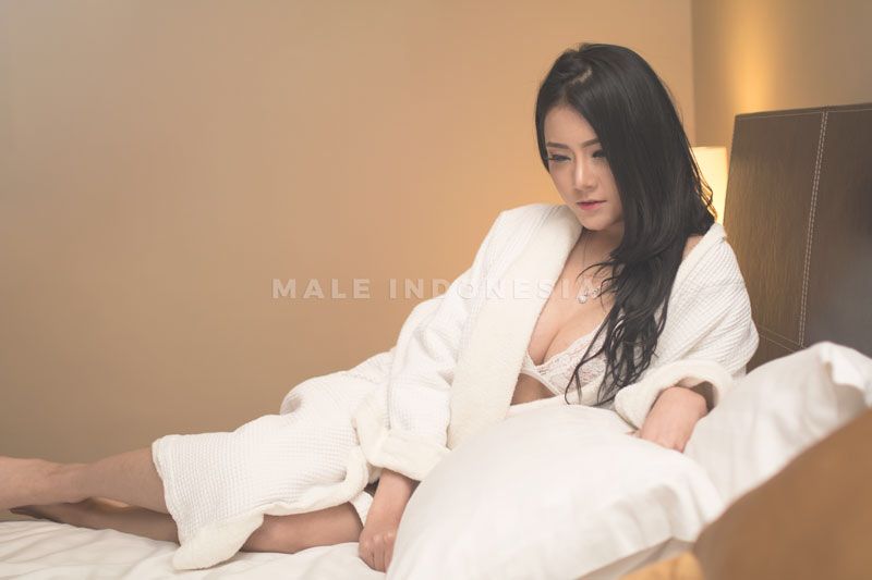 Profil Silsilia Coyne, Model Sexy Pecinta Pria Gemuk