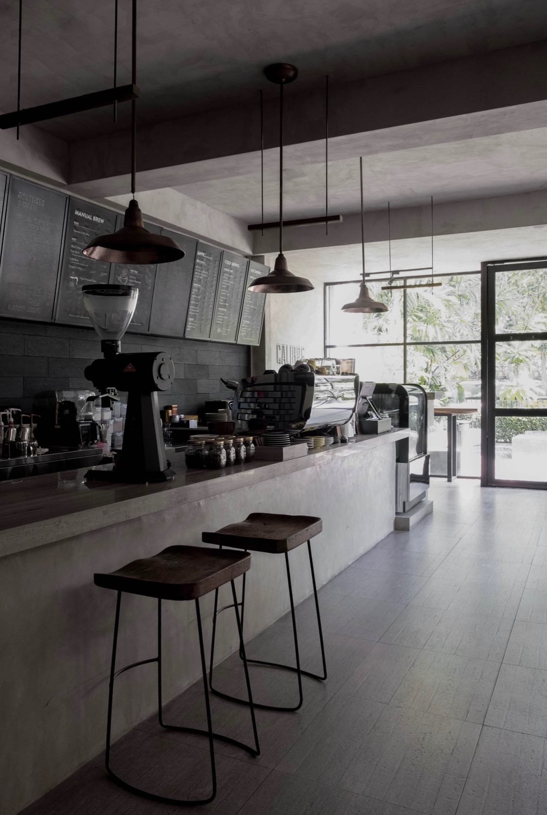 Menikmati Suasana Nyaman di Calibre Coffee Roasters Surabaya
