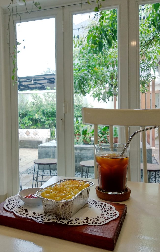 Menikmati Ngopi Rasa Rumah di Jacob Koffie Huis