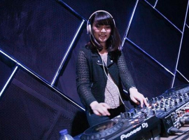 DJ Viny Lynn, Female DJ yang Mengawali Karier Jadi Penyanyi