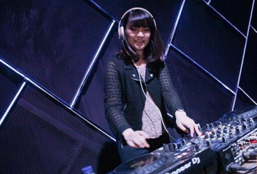 DJ Viny Lynn, Female DJ yang Mengawali Karier Jadi Penyanyi