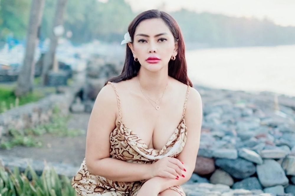 Potret Sensual Sisca Mellyana yang Membuat Melek Mata Kaum Adam