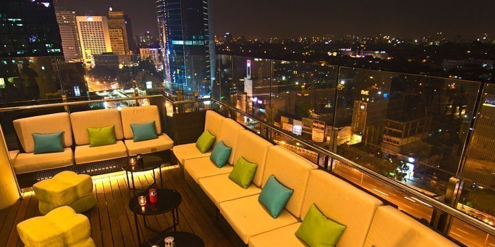 10 Rooftop Bar di Jakarta yang Instagramable