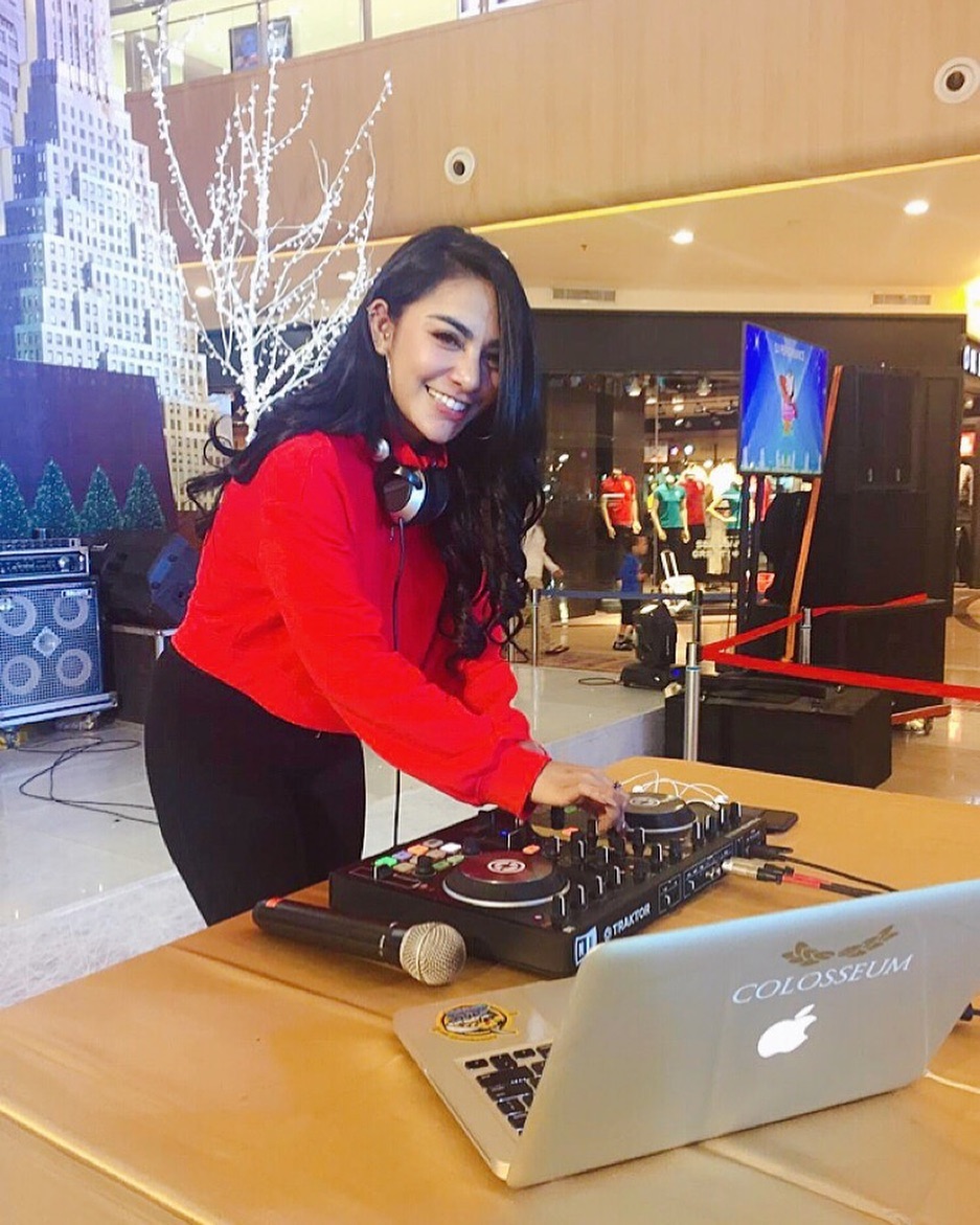 Sosok Manis DJ Nurie Sherlya