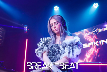DJ SAKINA PERFORMANCE DJ BREAKBEAT FULL BASS 2021