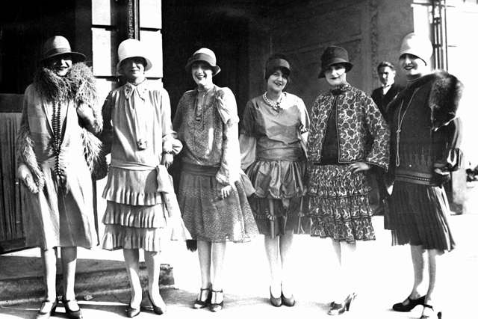 20 годы как одевались. НЭП 20е мода мужская. Коко Шанель 1920е. Коко Шанель мода 1920. Мода 20-х годов 20-го века.