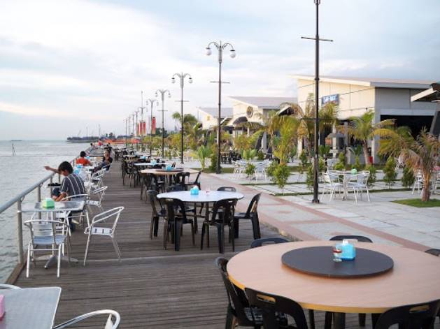 Pantai Cafe Batam, Cafe dengan Konsep Pantai dan Live Music Asyik