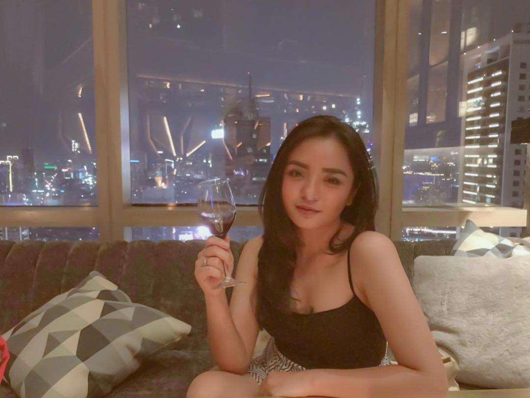 Pasangan Cantik Bisa Meningkatkan Status Pria, Benarkah?