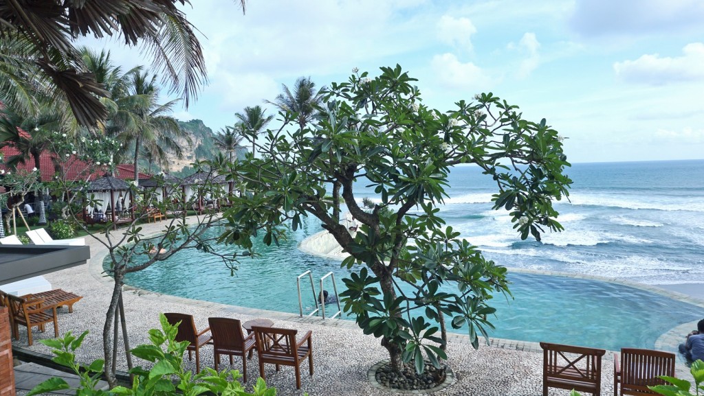 Menikmati Suasana Pantai di Queen of the South Yogyakarta