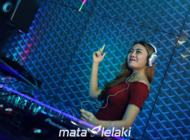 DJ Zabylla Perform at Studio Matalelaki