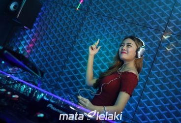 DJ Zabylla Perform at Studio Matalelaki
