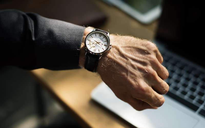 Makna Di Balik Cara Mengenakan Jam Tangan