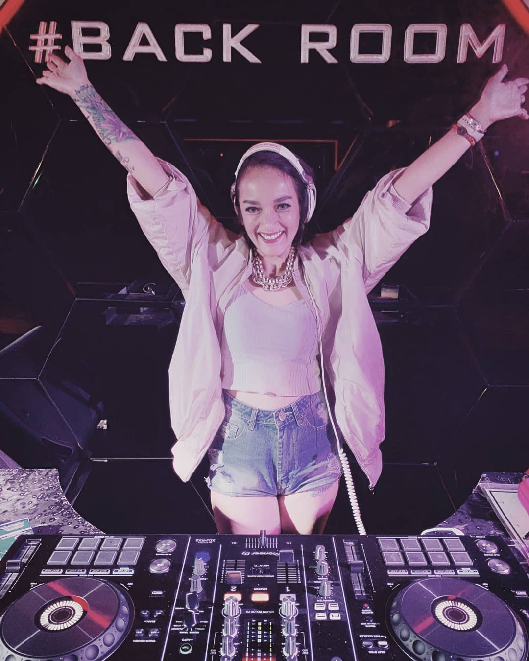 DJ Stevie Domminique, Female DJ dengan Hobi Ekstrim