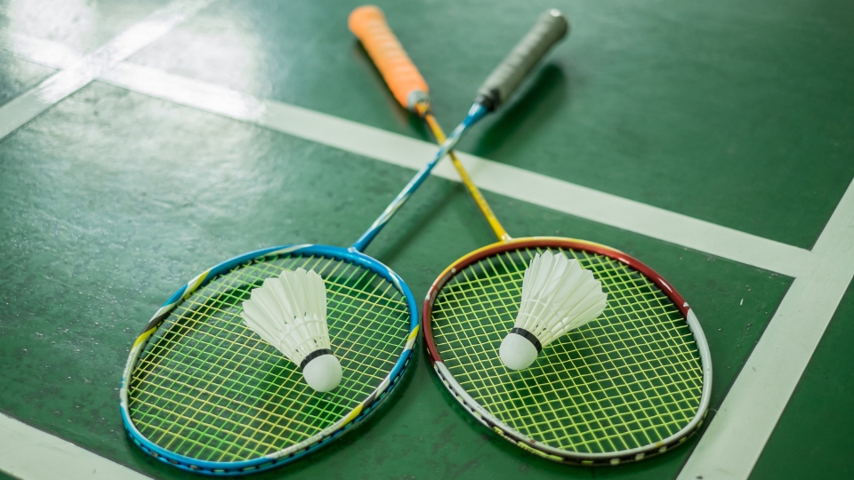 5 Rekomendasi Raket Badminton Terbaik untuk Pemula hingga Pro