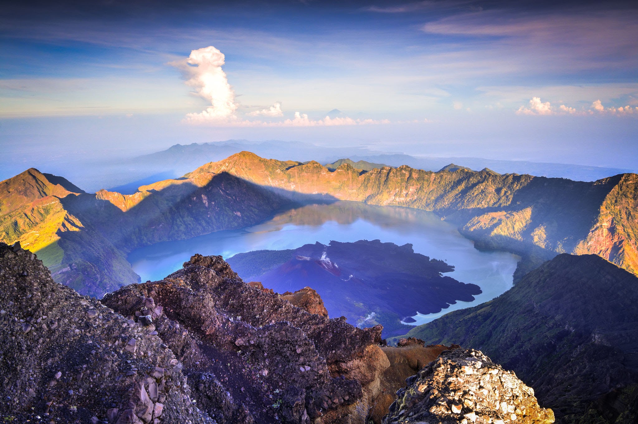 Deretan Gunung Tertinggi di Indonesia