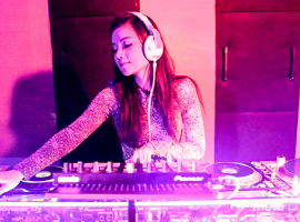 Aksi DJ Kiran, Performance di Studio Matalelaki