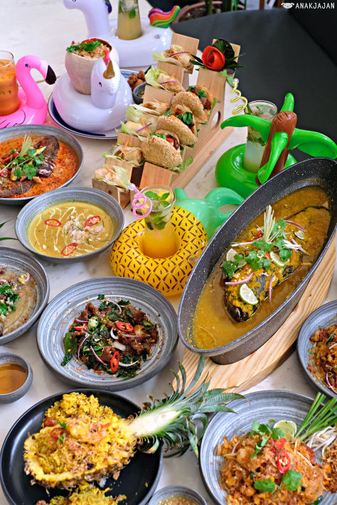 Menikmati Makanan Modern Thailand Dengan Penampilan Unik Di Santhai Kota Kasablanka