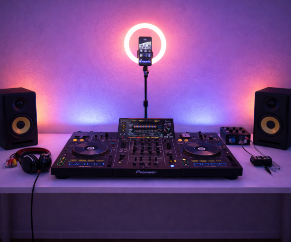 Ingin Live DJ di TikTok? Ini Peralatan yang Kalian Butuhkan