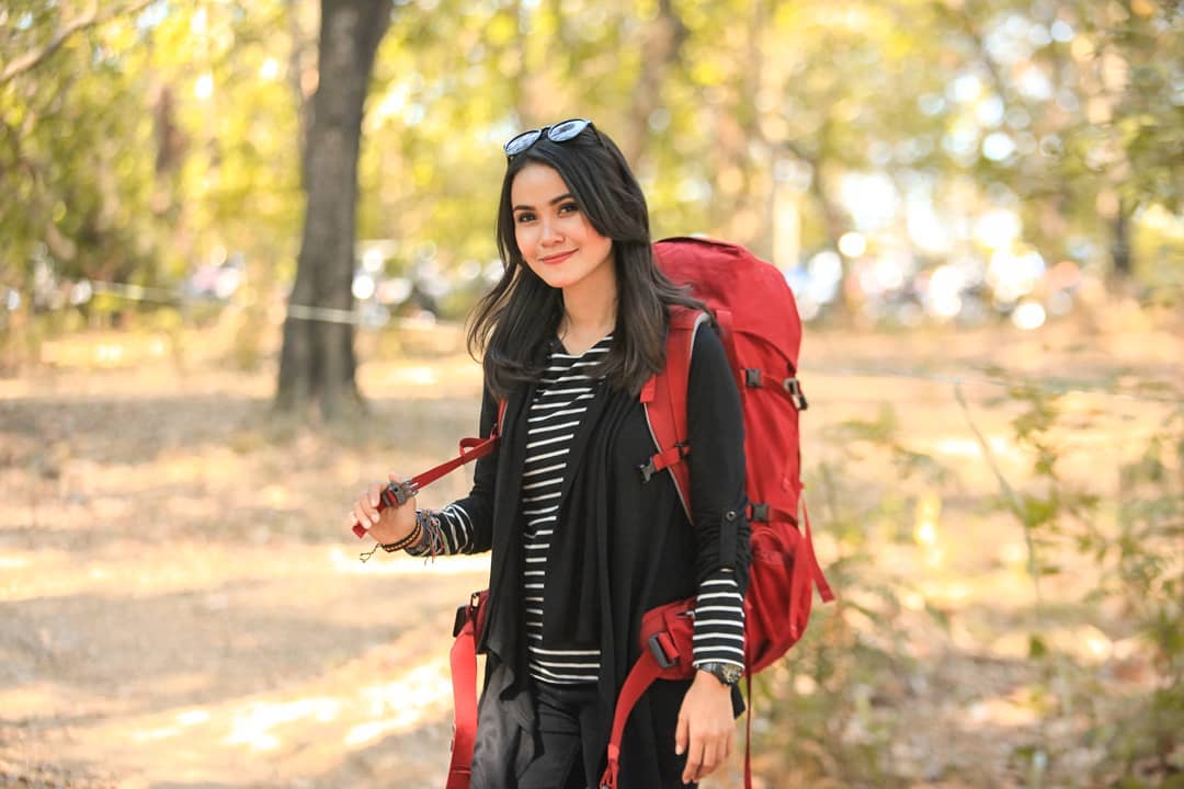 Ayi Dara, Selebgram dan Presenter Penakluk Gunung