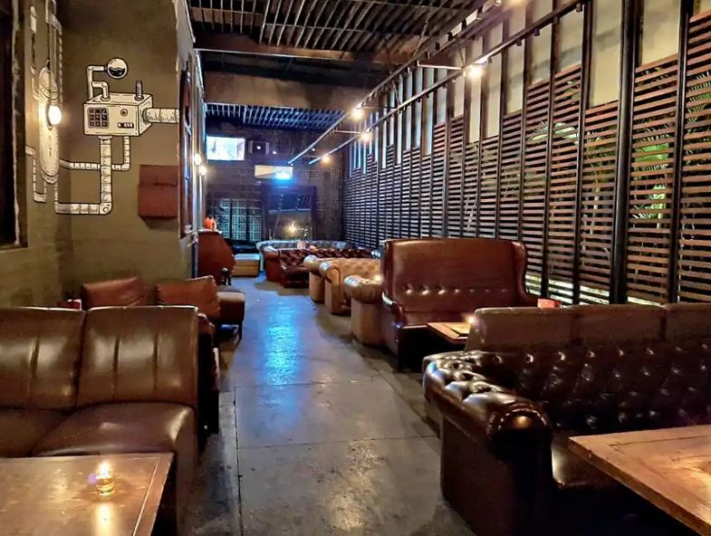 Menikmati Bandung Malam Hari di Golden Monkey Dago