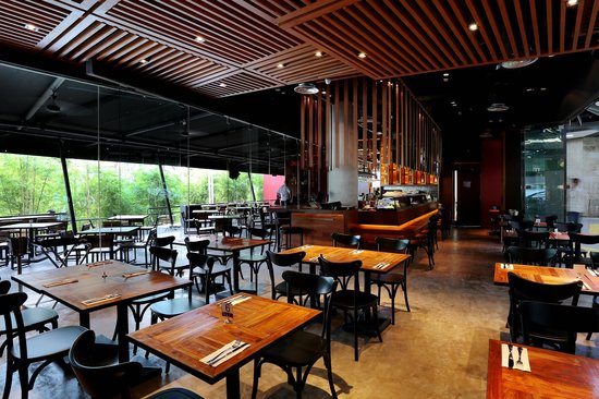 District 10 Resto and Bar, Lokasi Nongkrong Terbaik di Medan