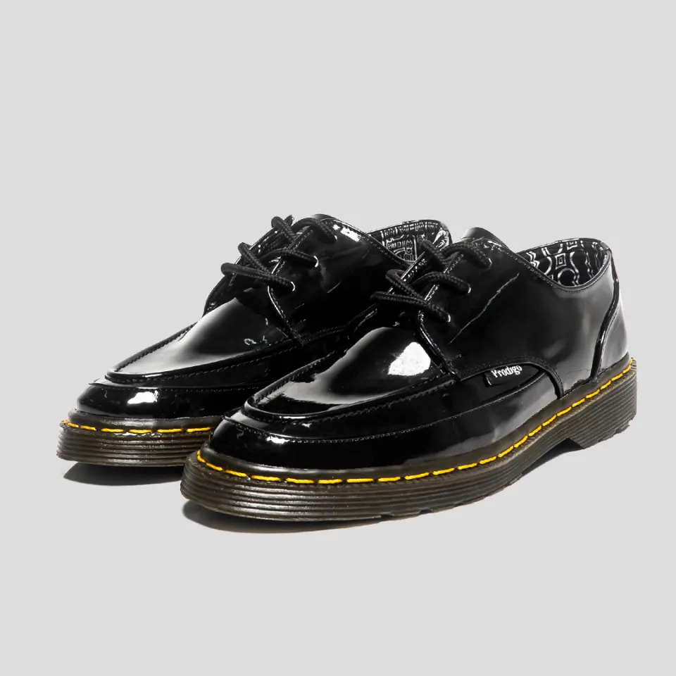 Tampil Profesional dengan 5 Sepatu Formal Lokal Pria Ini