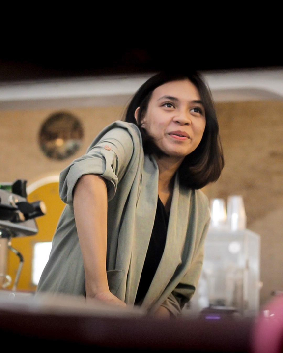 5 Barista Cantik yang Bisa Bikin Anda Gagal Fokus Minum Kopi