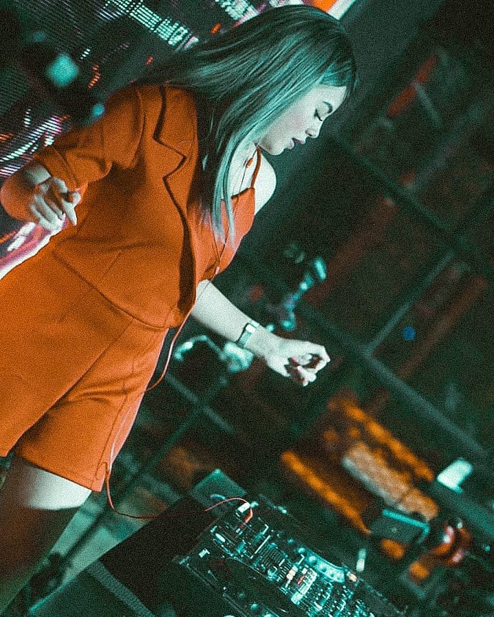 DJ Eloy Maharani, Female DJ dengan Penampilan Enerjik