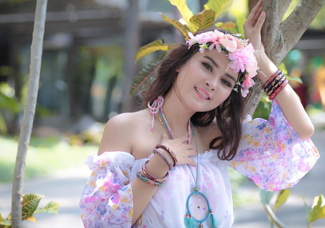 Profil Model Suri Meilani, Model Cantik yang Berawal Jadi SPG