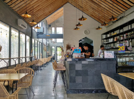 Ngopi di Hakuna Matata, Coffee Shop dengan Ruang Mezanin