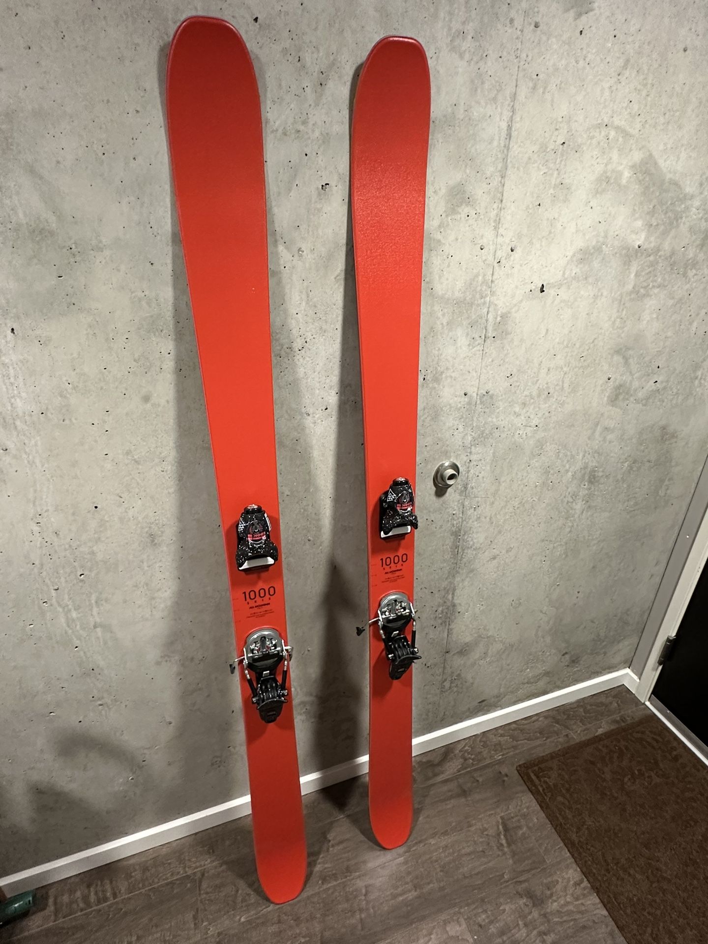 Deretan Alat Ski Premium, Ada yang Seharga Motor!