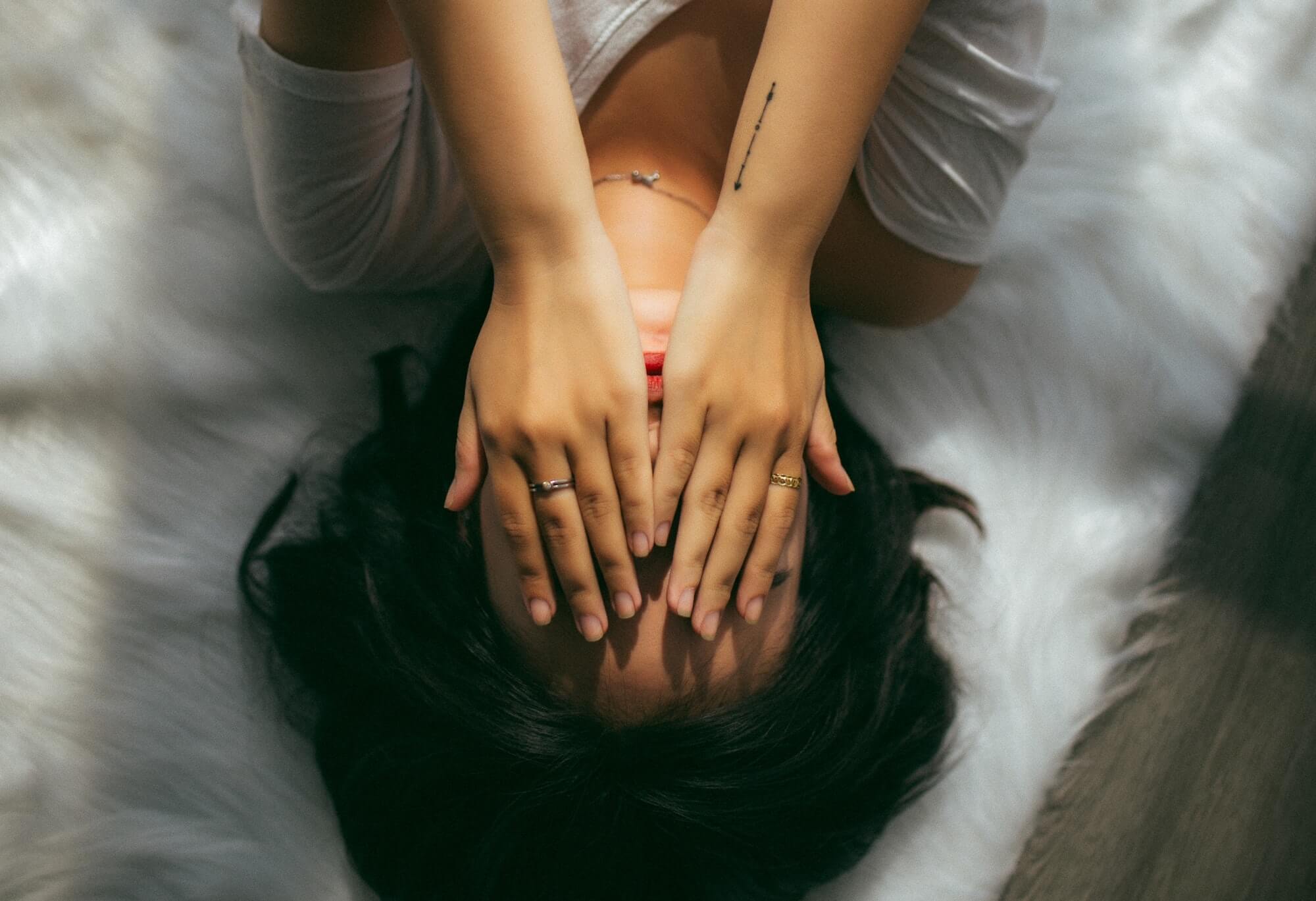 Kenali Tanda Anxious Attachment dan Solusinya