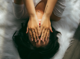 Kenali Tanda Anxious Attachment dan Solusinya