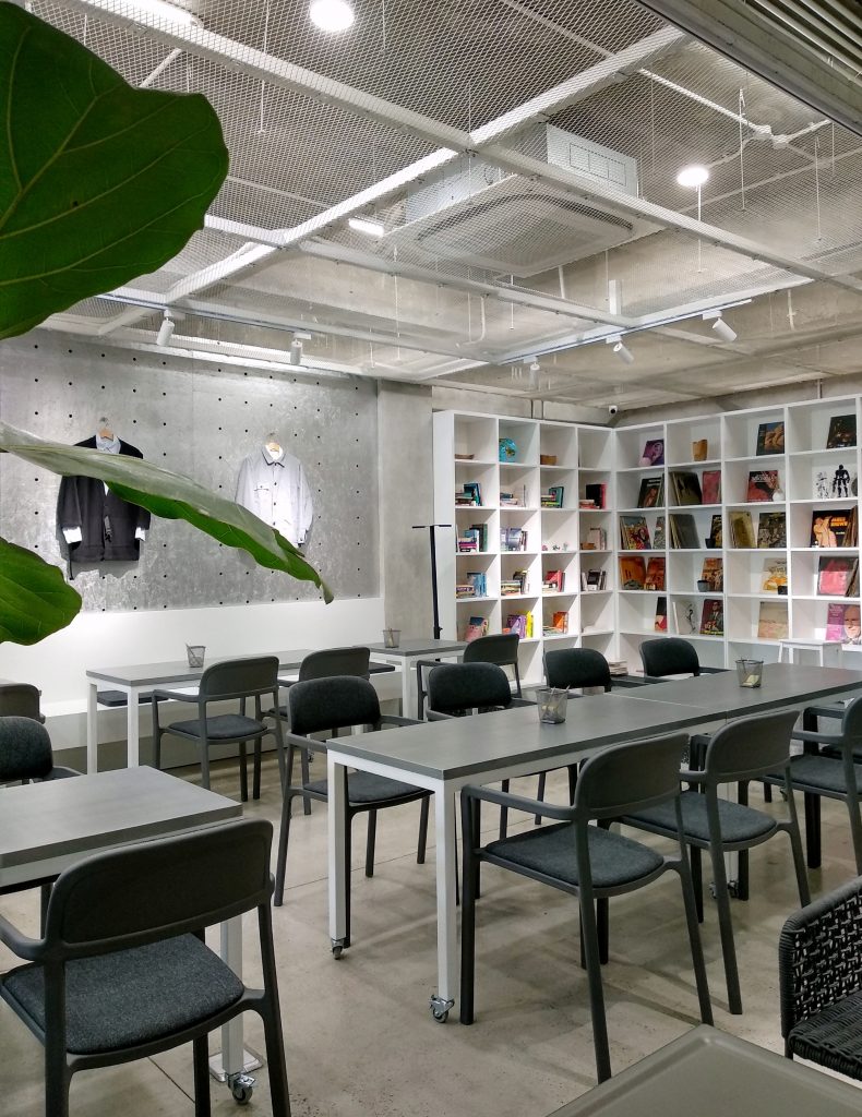 Ngopi Sambil Mengerjakan Project di Tu7uhari Coffee Shop