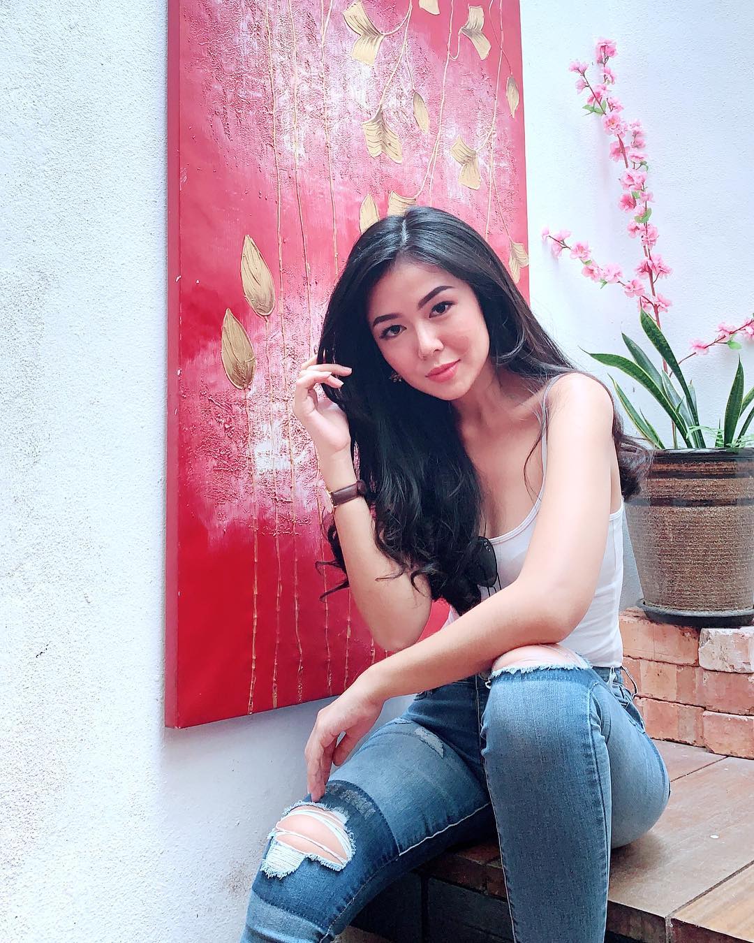 Profil Delvia Wirajaya, Miss Cosmo World 2016 Asal Indonesia
