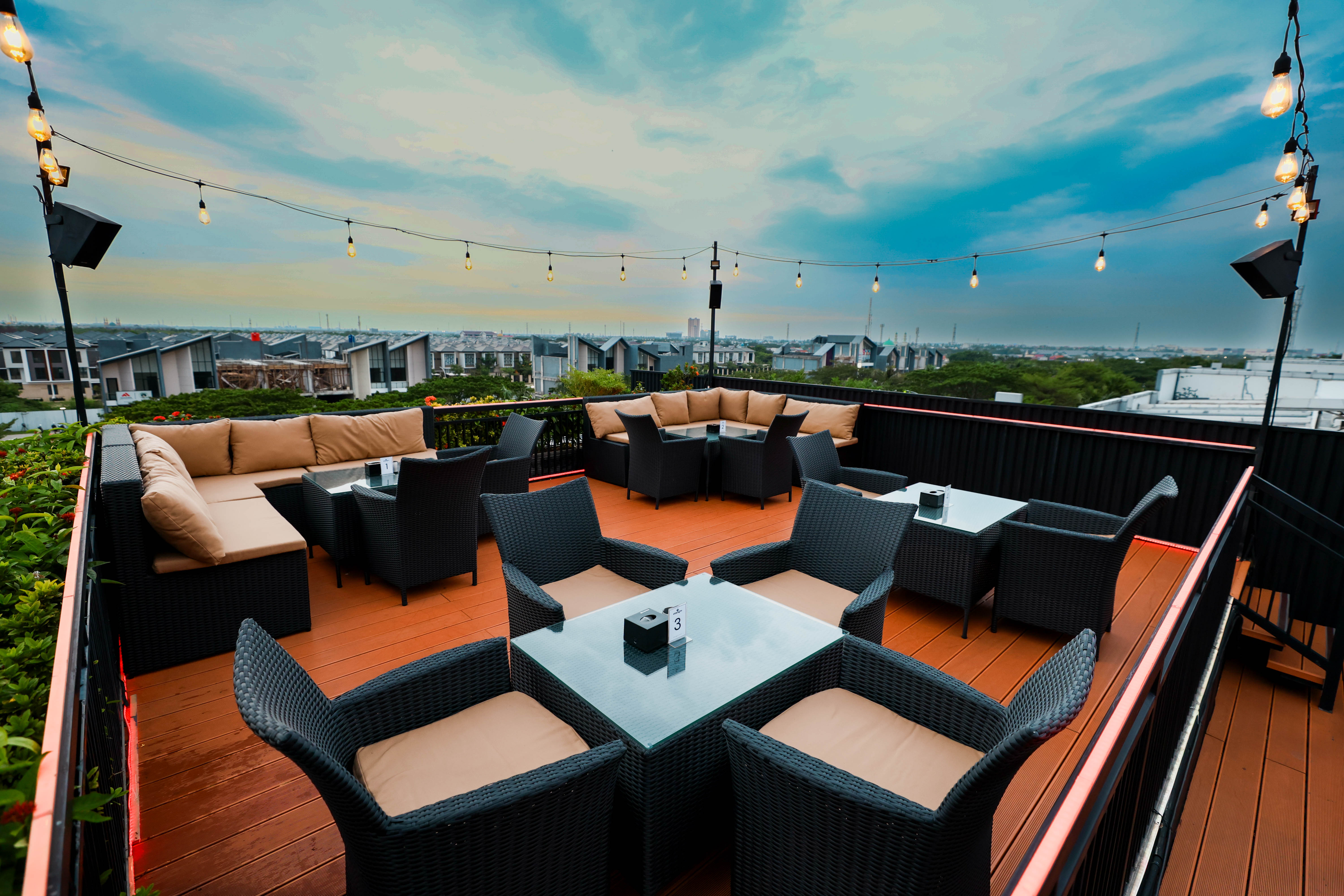 Hangout Premium dan Cozy di Afterwork Resto &amp; Lounge