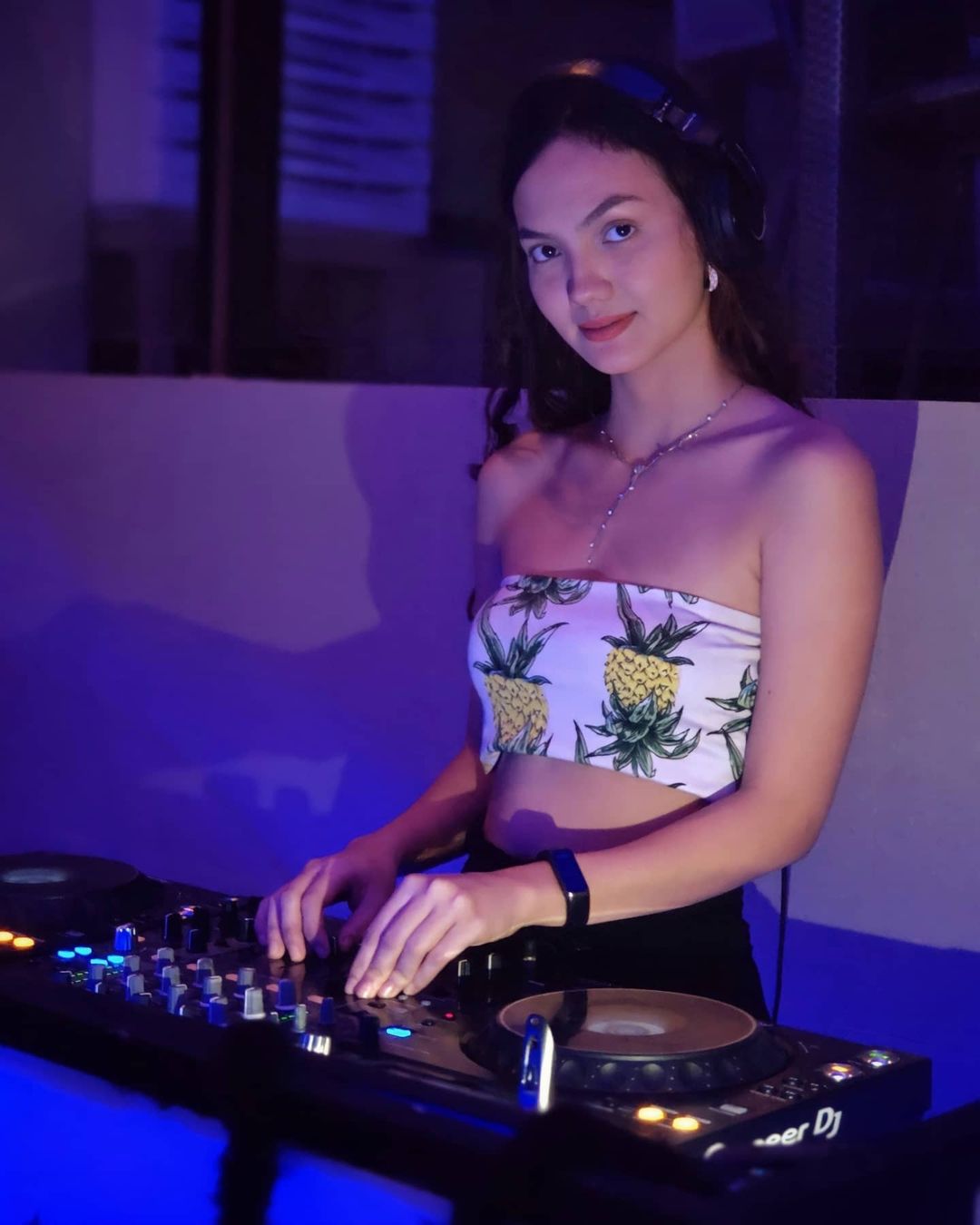 Lebih Dekat dengan Female DJ Seksi Justine Villar dari Filipina