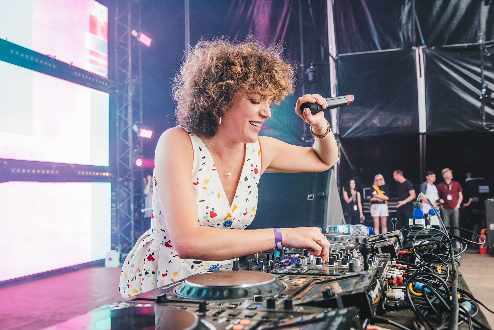 Annie Mac, Mulai Dari Penyiar Hingga Menjadi DJ Irlandia Terkenal