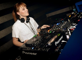 Profile J. Phlip, DJ Wanita Terkenal Di Amerika Serikat